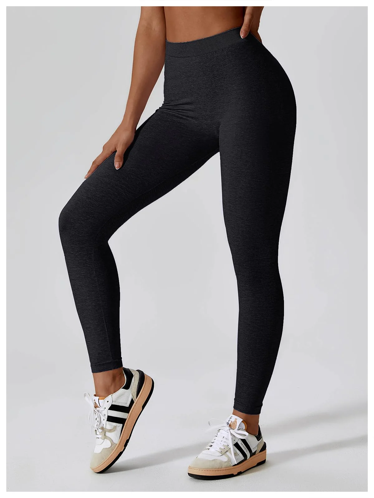Seamless Scrunch Butt Lifting V Back Leggings - Black - Image 4